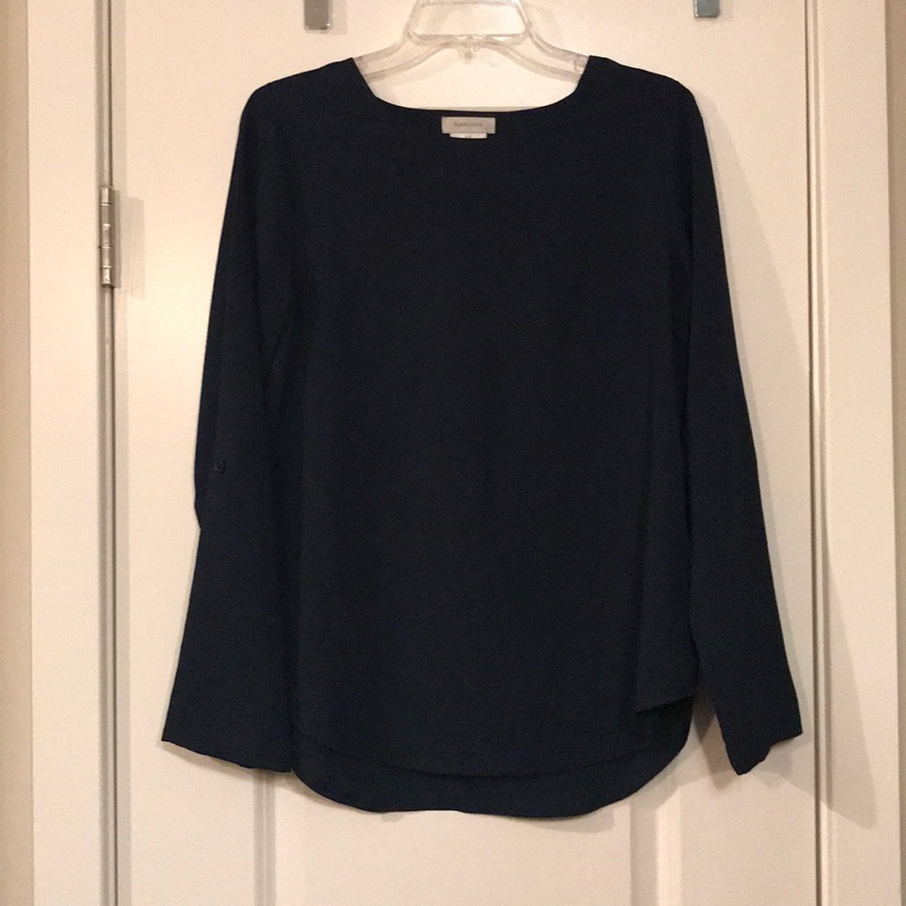 ❌SOLD❌ ✨EUC✨ Van Heusen Navy Blouse
